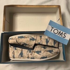 Disney X Toms Pink Sleeping Beauty Printed Canvas Shoes